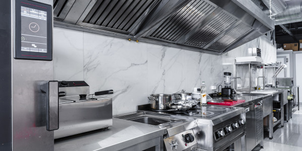 Limpiezas Campanas Extractoras de Cocinas en Madrid · Cocina de Hostales