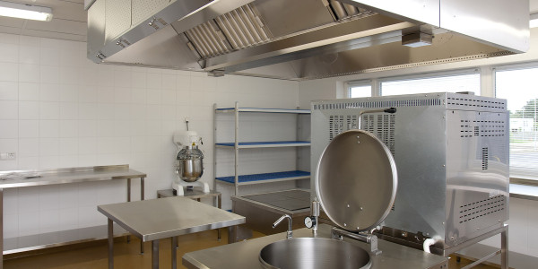 Limpiezas Campanas Extractoras de Cocinas en Madrid · Cocina de Clínicas